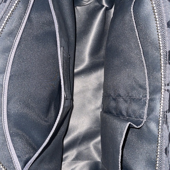 Coach Carrie Purse Black - Picture 3 of 5